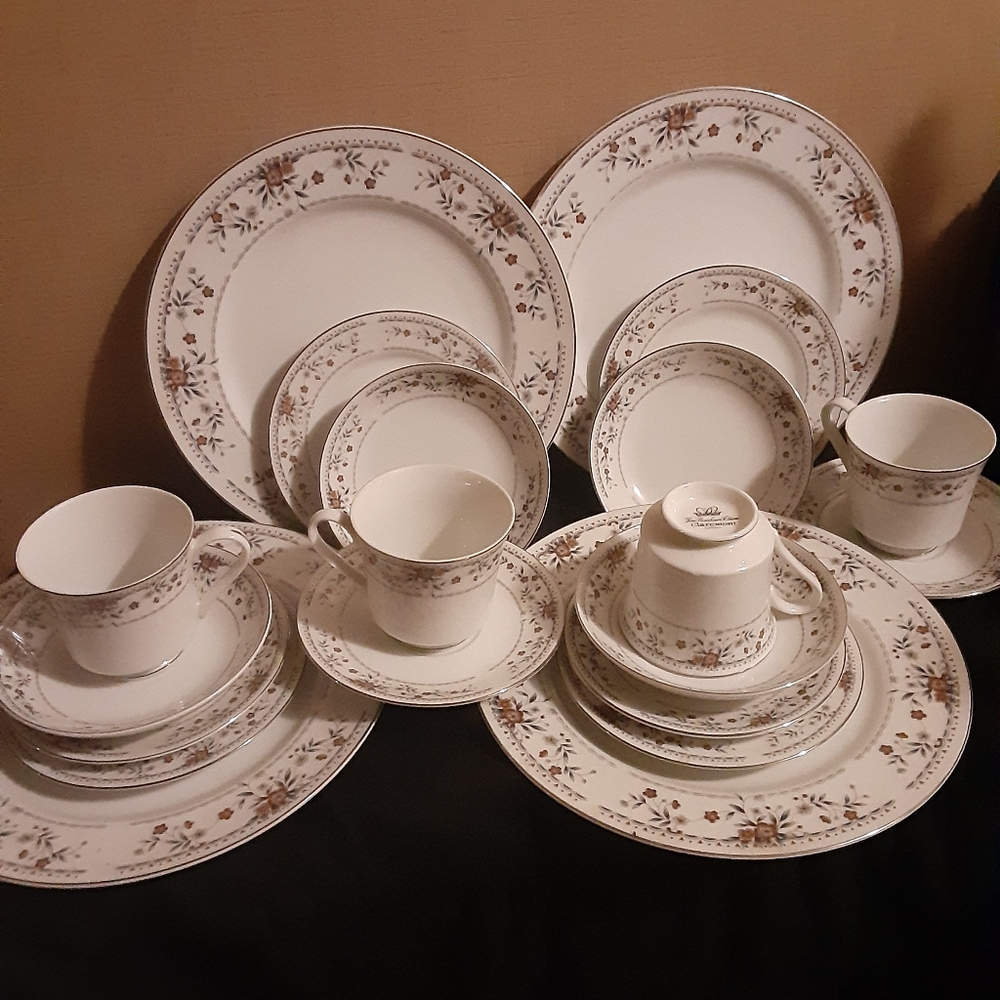 Claremont vintage fine porcelain China made in Japan 20 piece set